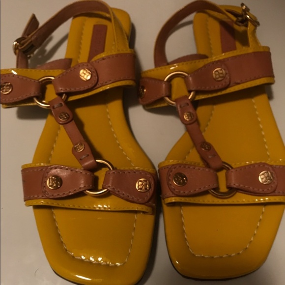 BCBG SANDAL - Picture 1 of 4